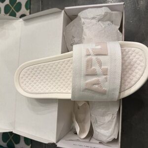 APL Ivory/Beach TechLoom Slide